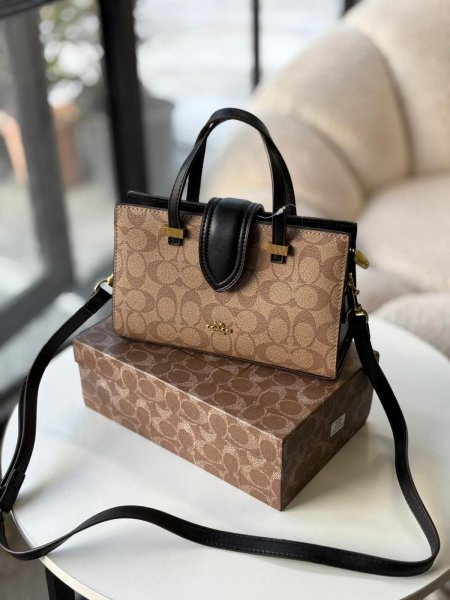 حقيبة كوتش لون كاكي واسود